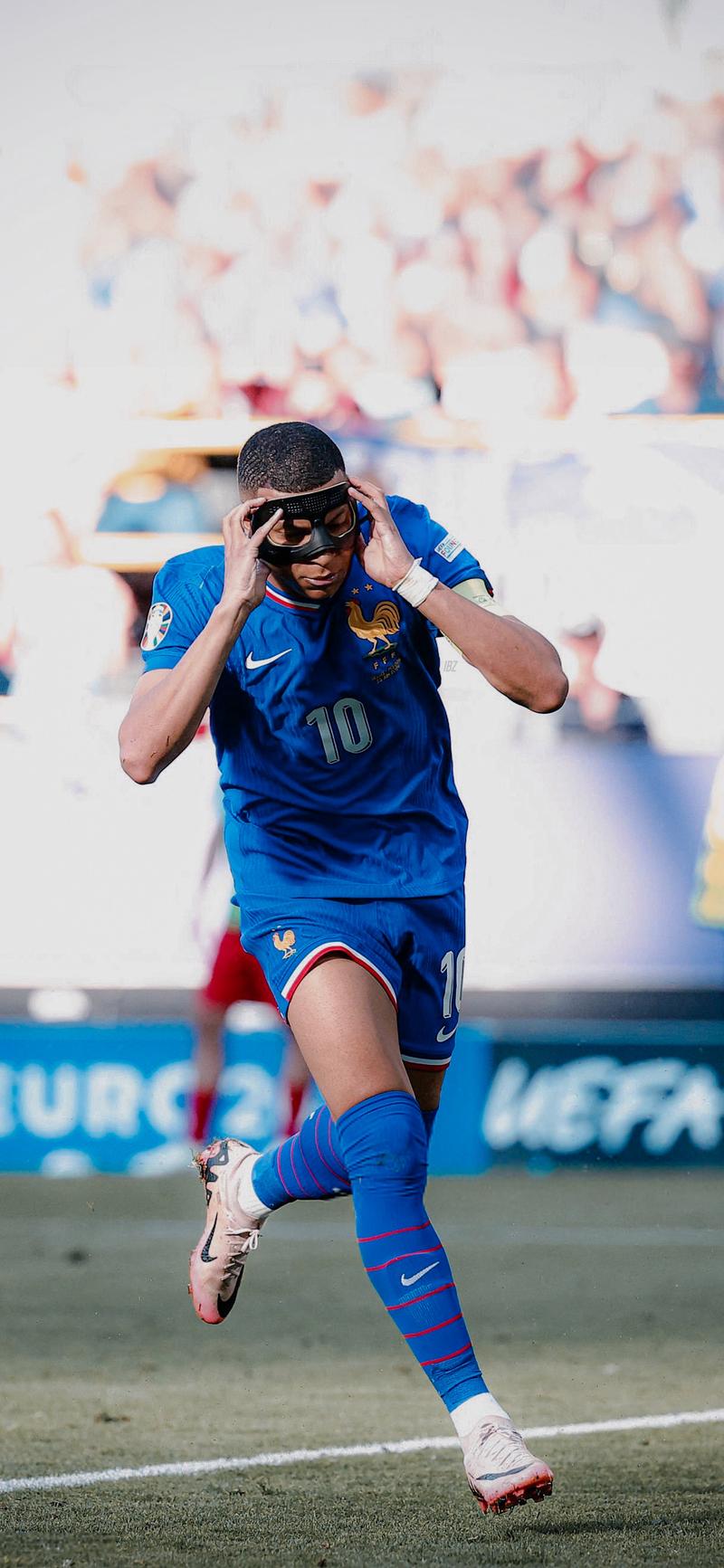 巴萨2-1逆转法兰克福，孔德头球双响，亚马尔、拉什福德送助攻（巴萨2-1逆转法兰克福，孔德头槌梅开二度，亚马尔与拉什福德奉献助攻）