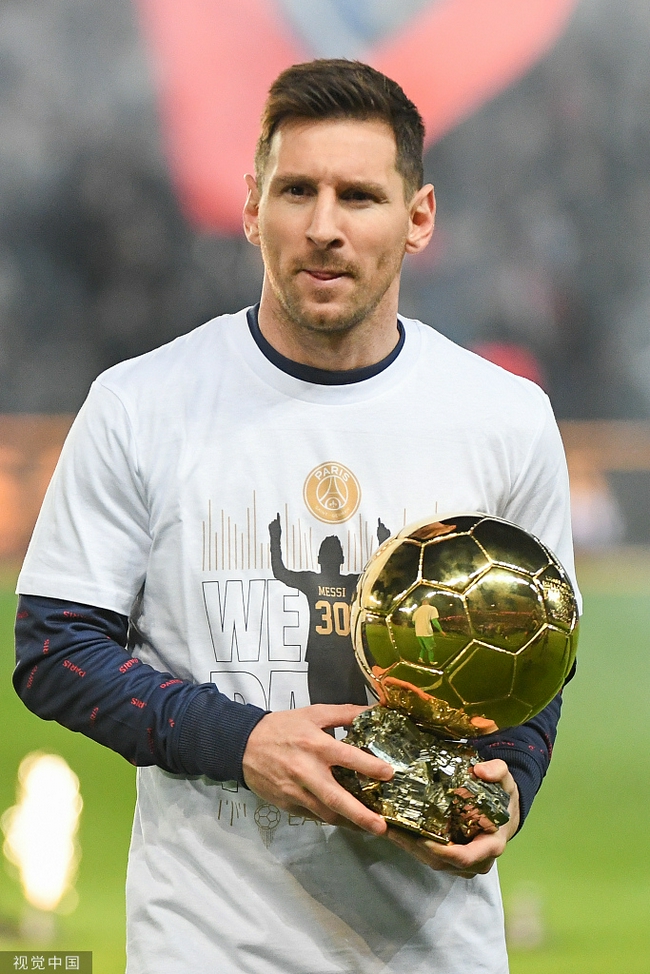 官方：孔蒂当选2025意足球盛典最佳教练，那不勒斯最佳俱乐部（2025意大利足球盛典：孔蒂荣膺最佳教练，那不勒斯获评最佳俱乐部）