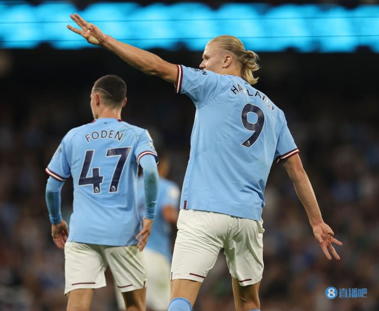 C罗一家海边度假，乔治娜晒比基尼展示性感身材