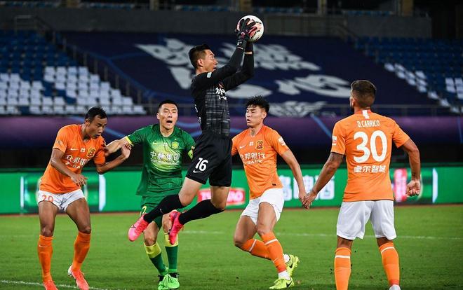 欧冠积分榜：阿森纳全胜领跑，巴黎、拜仁、国米、皇马均12分（欧冠形势：阿森纳全胜居首，巴黎、拜仁、国米、皇马同积12分）