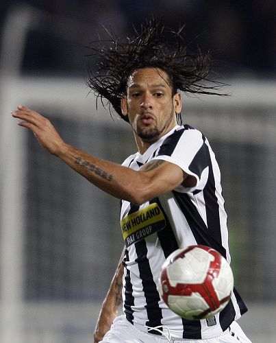 2-1！95分钟绝杀 英超13.1亿豪门18场不败终结 5.5亿战舰10轮9胜（2-1，95分钟补时绝杀！英超13.1亿豪门18场不败告终，5.5亿战舰10轮9胜）