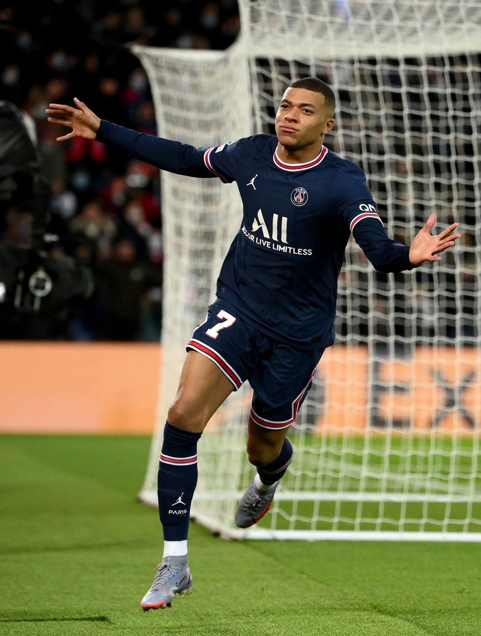 利物浦欧冠小组赛关键战平切尔西（欧冠小组赛重头戏：利物浦与切尔西战成平局）