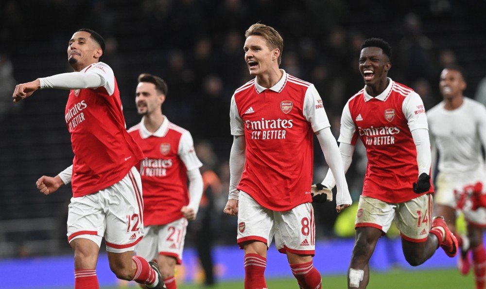 门将关键扑救锁定胜利（门将神扑定胜局）