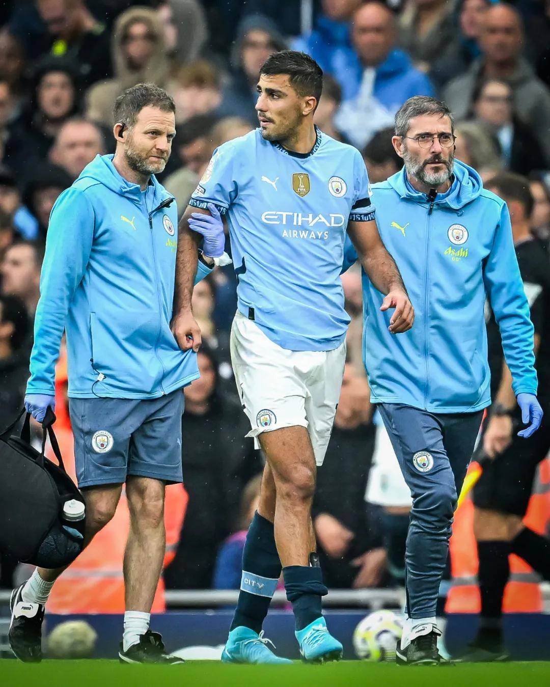 吉拉西多特生涯欧冠已打入15球，队史仅次于罗伊斯和莱万（吉拉西多特欧冠进球达15球，队史仅次罗伊斯与莱万）