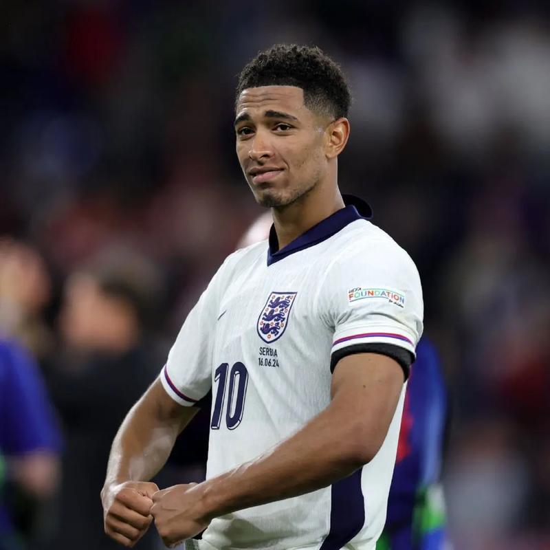 亚马尔与19岁女网红购物被偷拍 她有140多万粉丝（亚马尔与19岁女网红逛街被拍到 对方粉丝数超140万）