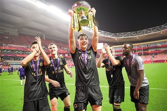 恩里克：大巴黎展现出高水准，首次看到门将连续4次扑点（恩里克：巴黎展现顶级水准，首次见门将连扑4个点球）