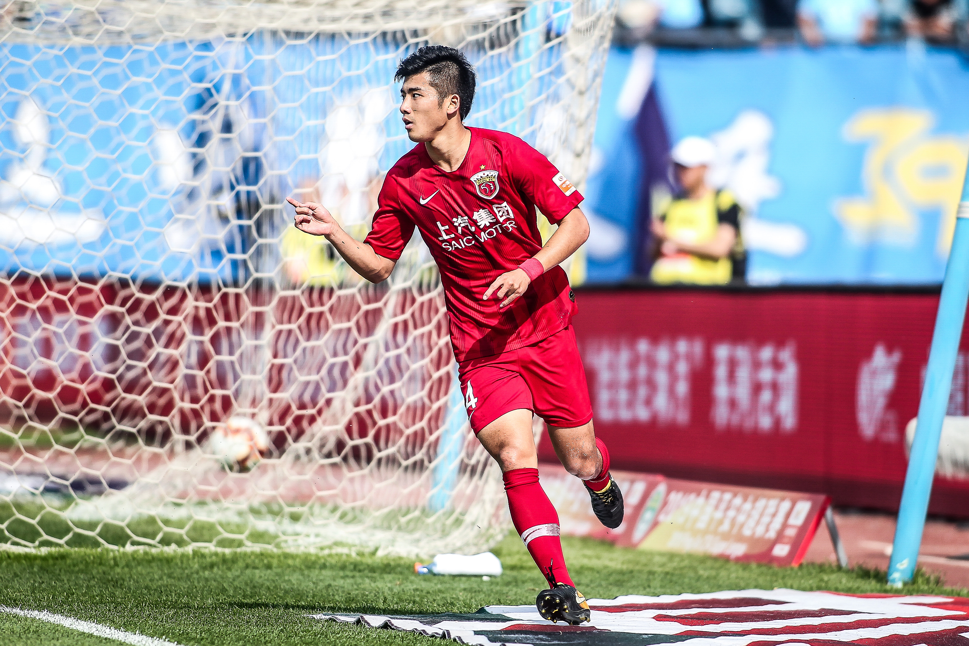 球队攻防效率榜位列前茅（球队攻防两端效率跻身前列）