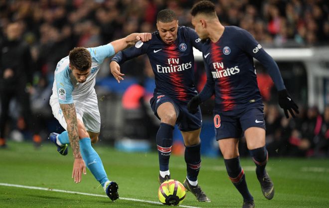 国安备战足协杯决赛，法比奥入选，韩佳奇随队助战，球队士气高昂。（国安剑指足协杯决赛：法比奥入列，韩佳奇随队压阵，士气如虹）