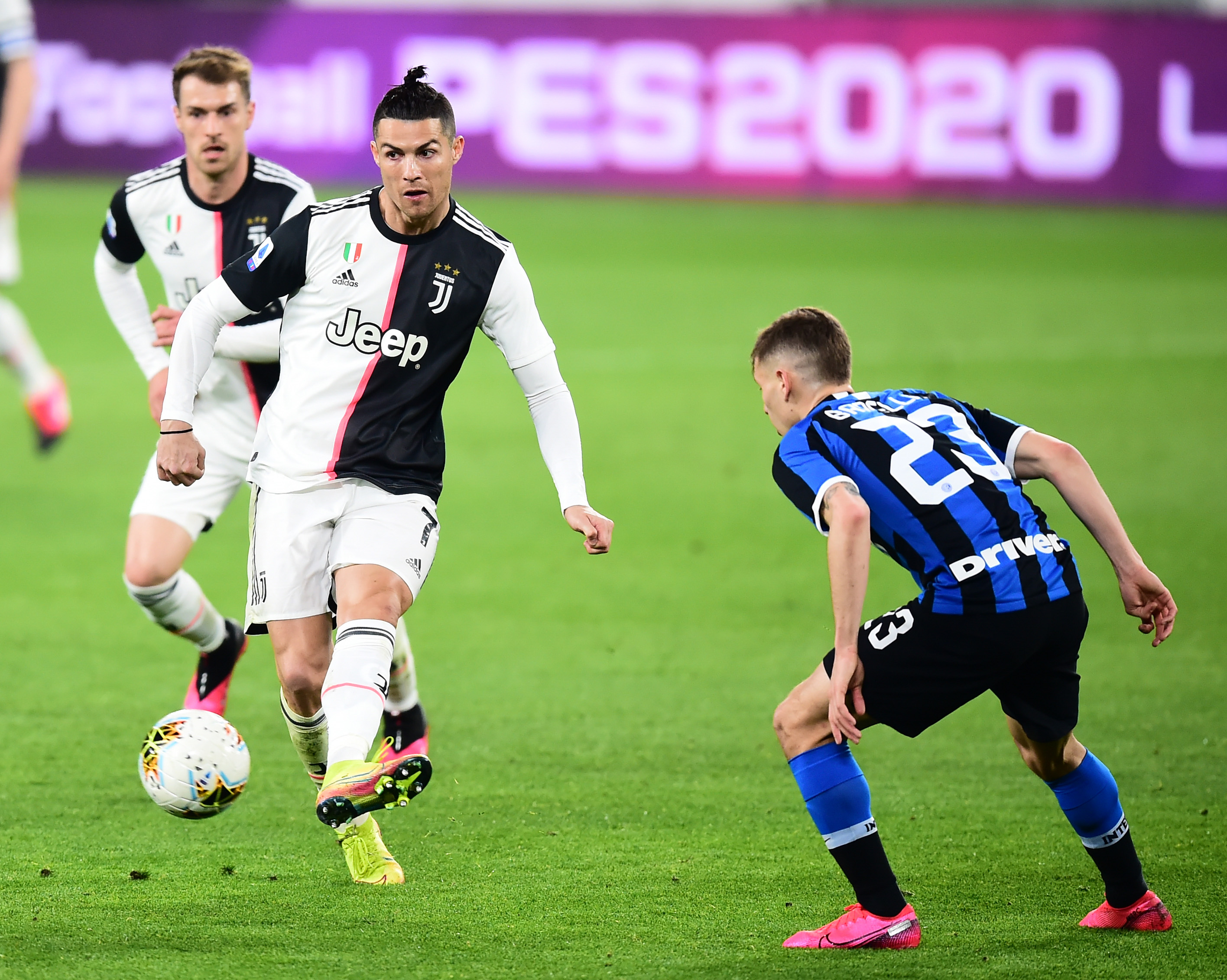 27天8场！阿森纳迎12月魔鬼赛程 捍卫英超欧冠双榜首（27天8战！阿森纳闯关魔鬼12月 力保英超+欧冠双榜首）