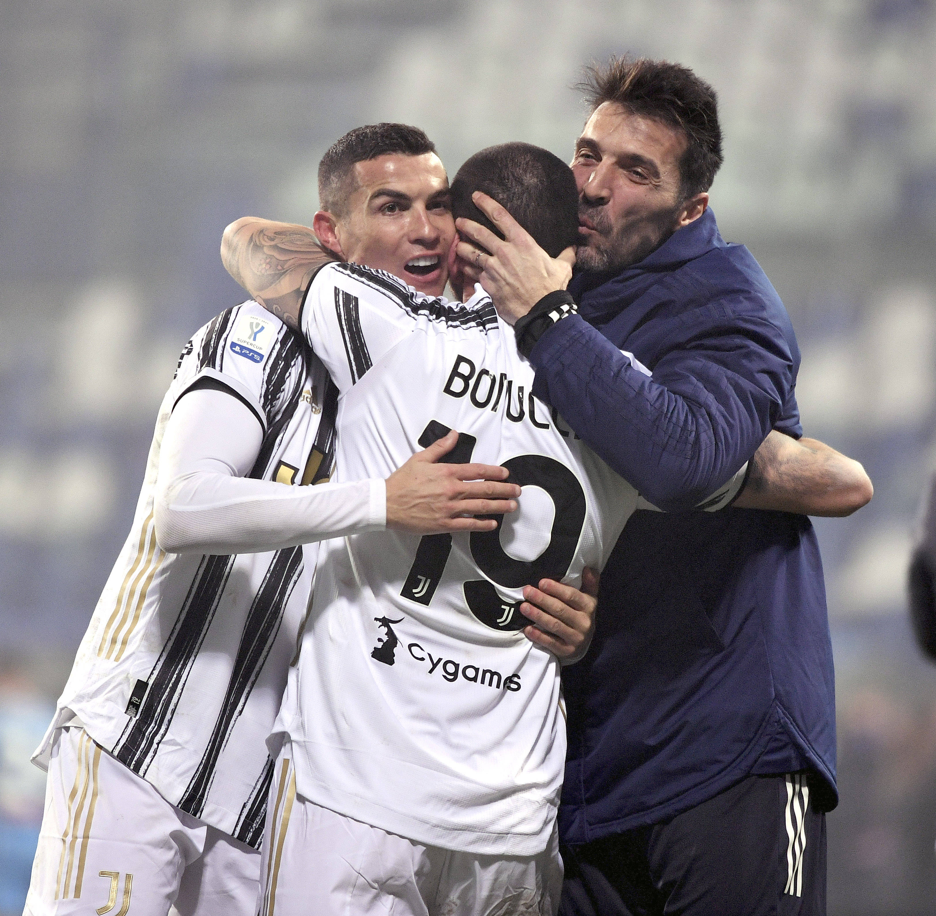 他没庆祝，却最冷静（不庆祝的他，最冷静）