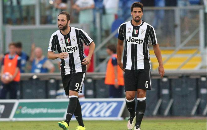 C罗和梅西的真实关系，刷新了球迷的认知（C罗与梅西的关系真相，颠覆球迷想象）