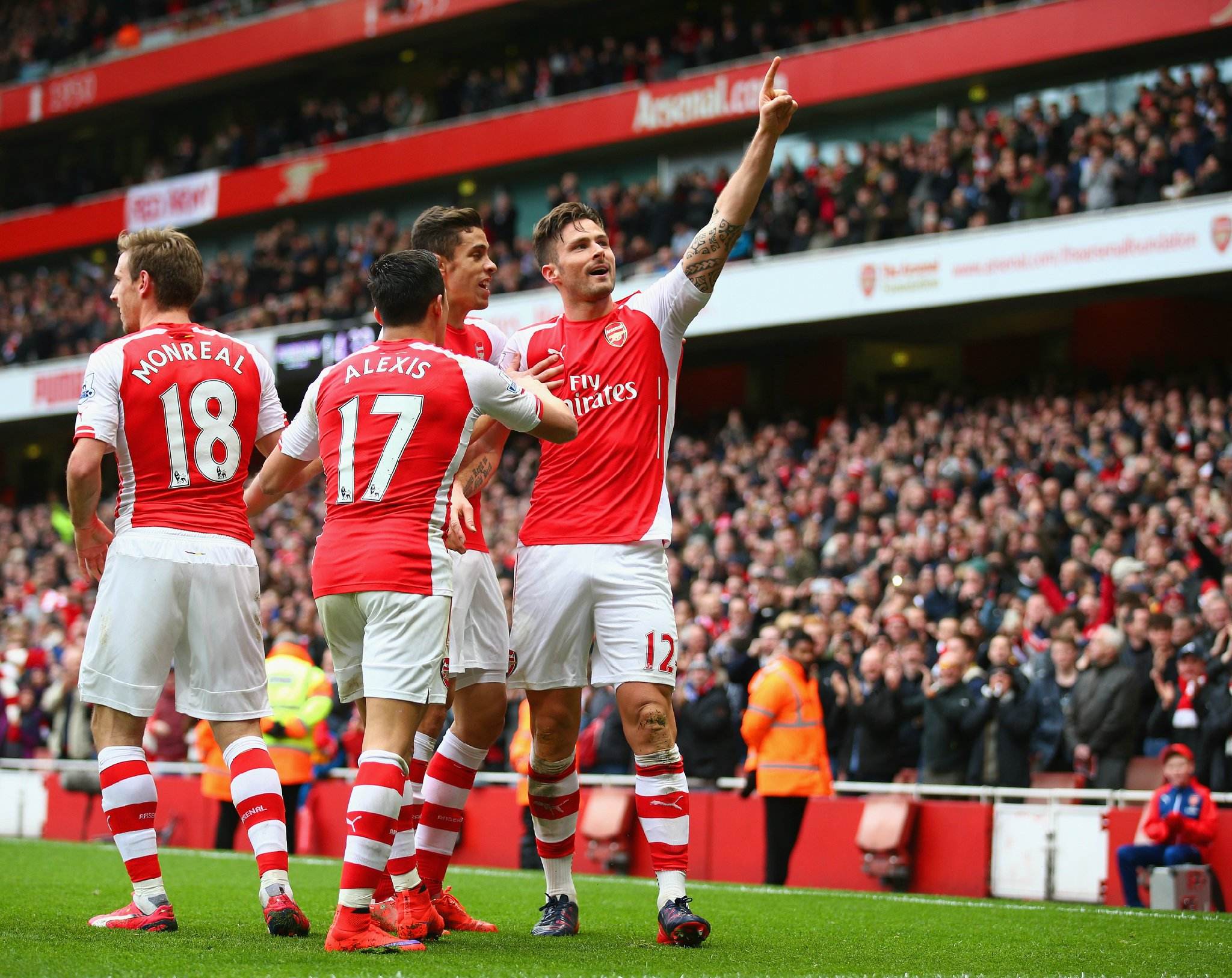 申花发布球队32岁生日海报，却把“32nd”写成“32th”