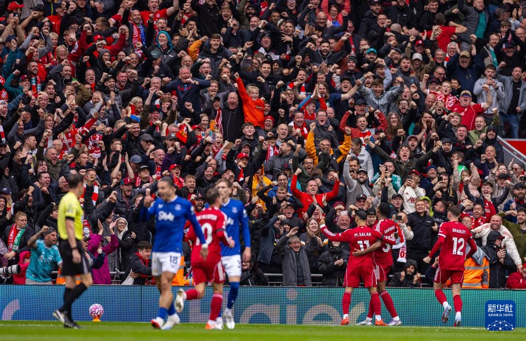 半场：莱比锡2-0法兰克福，哈德、鲍姆加特纳相互传射（半场战罢，莱比锡2-0领先法兰克福：哈德与鲍姆加特纳互送助攻各入一球）