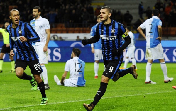 数十位工人集结诺坎普外，抗议建筑公司驱逐行政不合规员工（数十名工人诺坎普外集会，抗议建筑公司清退行政手续不合规人员）