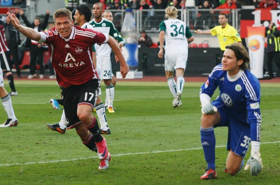 3-2！意大利女排豪取11连胜 埃格努+安娃轮番轰炸 瓦尔加斯26分难救主（意大利女排3-2再胜豪取11连胜 埃格努携安娃火力全开 瓦尔加斯26分无力回天）